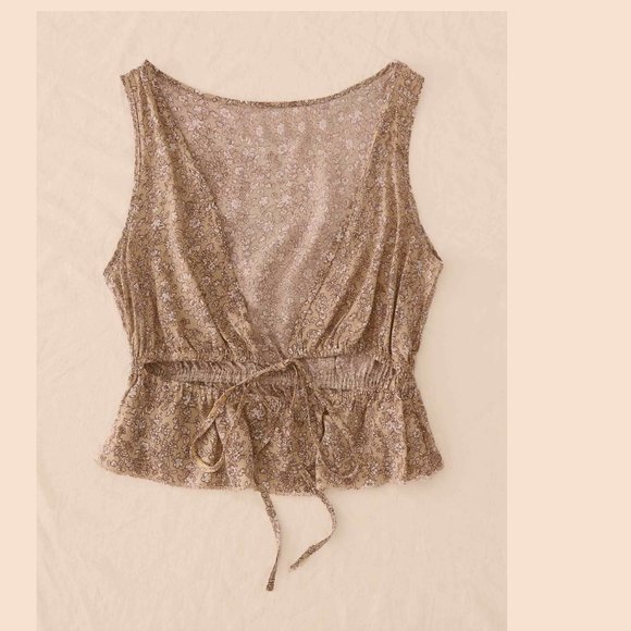 Plunging Neck Tie Front Ditsy Floral Peplum Top - Picture 3 of 4